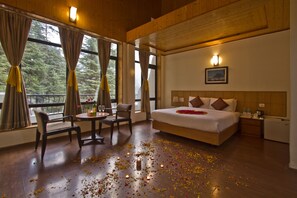 Royal Room, 1 King Bed, Accessible, City View | In-room safe, desk, soundproofing, rollaway beds - Broadways Inn (Manali)
