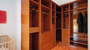 3 dormitorios, tabla de planchar con plancha, wifi gratis y ropa de cama