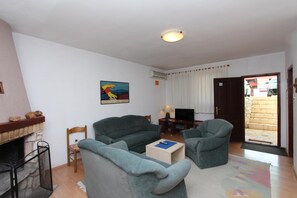 Apartment, 2 Bedrooms (1) | Living area | Flat-screen TV - Apartments Lora (Rovinj)
