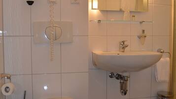 Standard Double Room | Bathroom | Shower, free toiletries, hair dryer