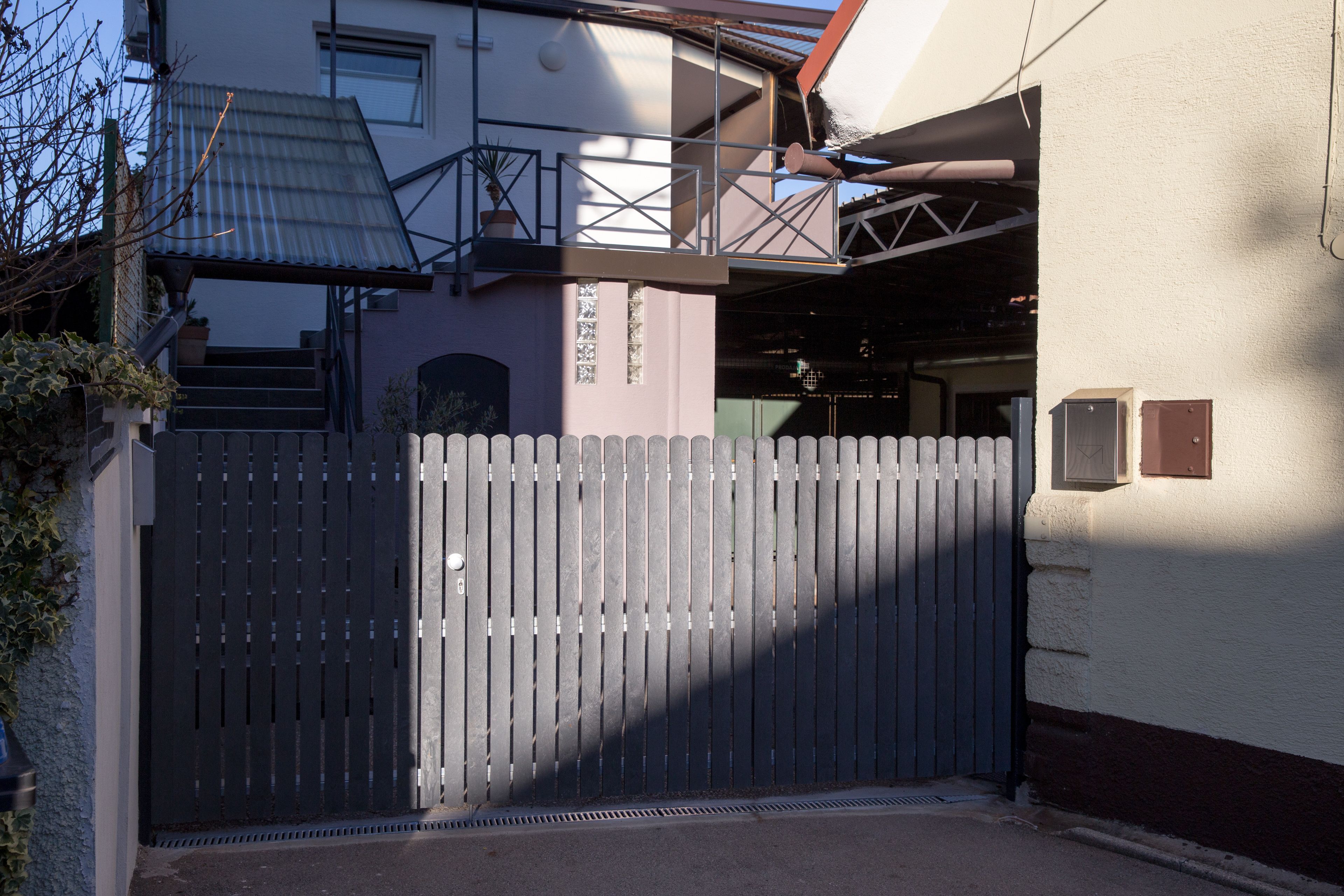 ด้านหน้าที่พัก