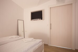 Apartment, 1 Bedroom (Grey) | Egyptian cotton sheets, premium bedding, down comforters, pillowtop beds - Apartments SHISHKA (Ljubljana)