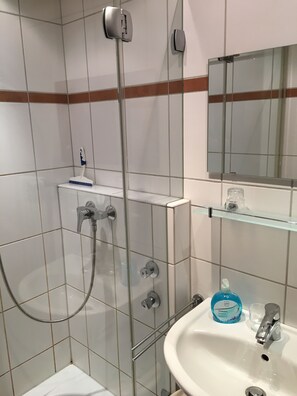 Single Room, Non Smoking | Bilik Mandi | Pancuran mandi, kelengkapan dandanan diri percuma