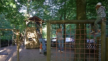 Área de juegos infantiles al aire libre