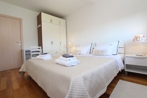 Apartment, 1 Schlafzimmer, Meerblick | Bügeleisen/Bügelbrett, kostenloses WLAN, Bettwäsche