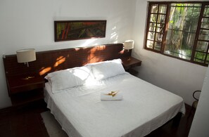 Double Room, 1 King Bed, Non Smoking, Garden View | Premium bedding, down duvets, Select Comfort beds, in-room safe - Casa Carmelita Hotel (Pitalito)