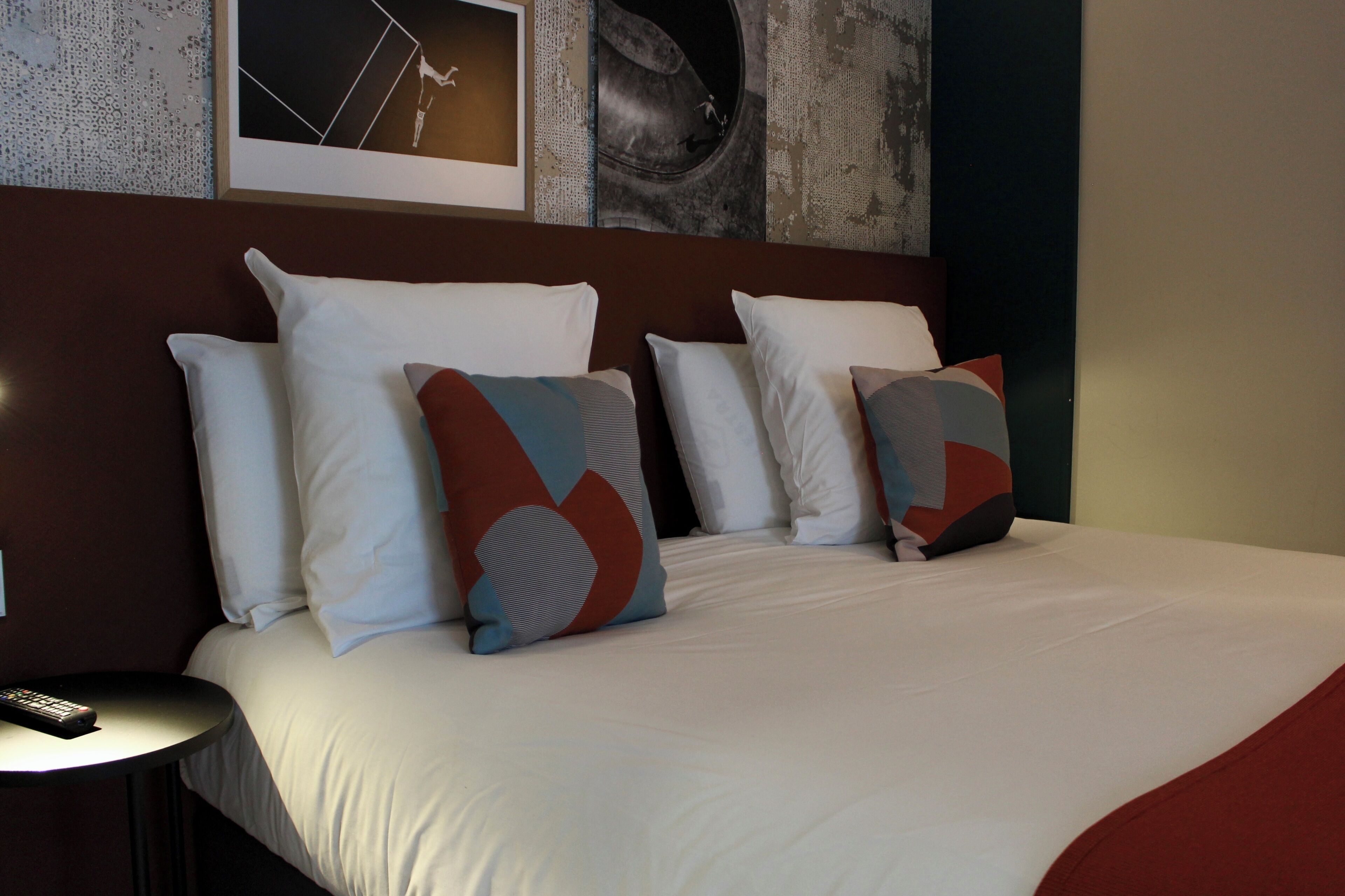 standard room, 1 queen bed, non smoking | premium bedding, in-room safe, individually furnished, desk