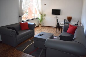 อพาร์ทเมนท์, 2 ห้องนอน | ห้องนั่งเล่น | ทีวีจอแบน