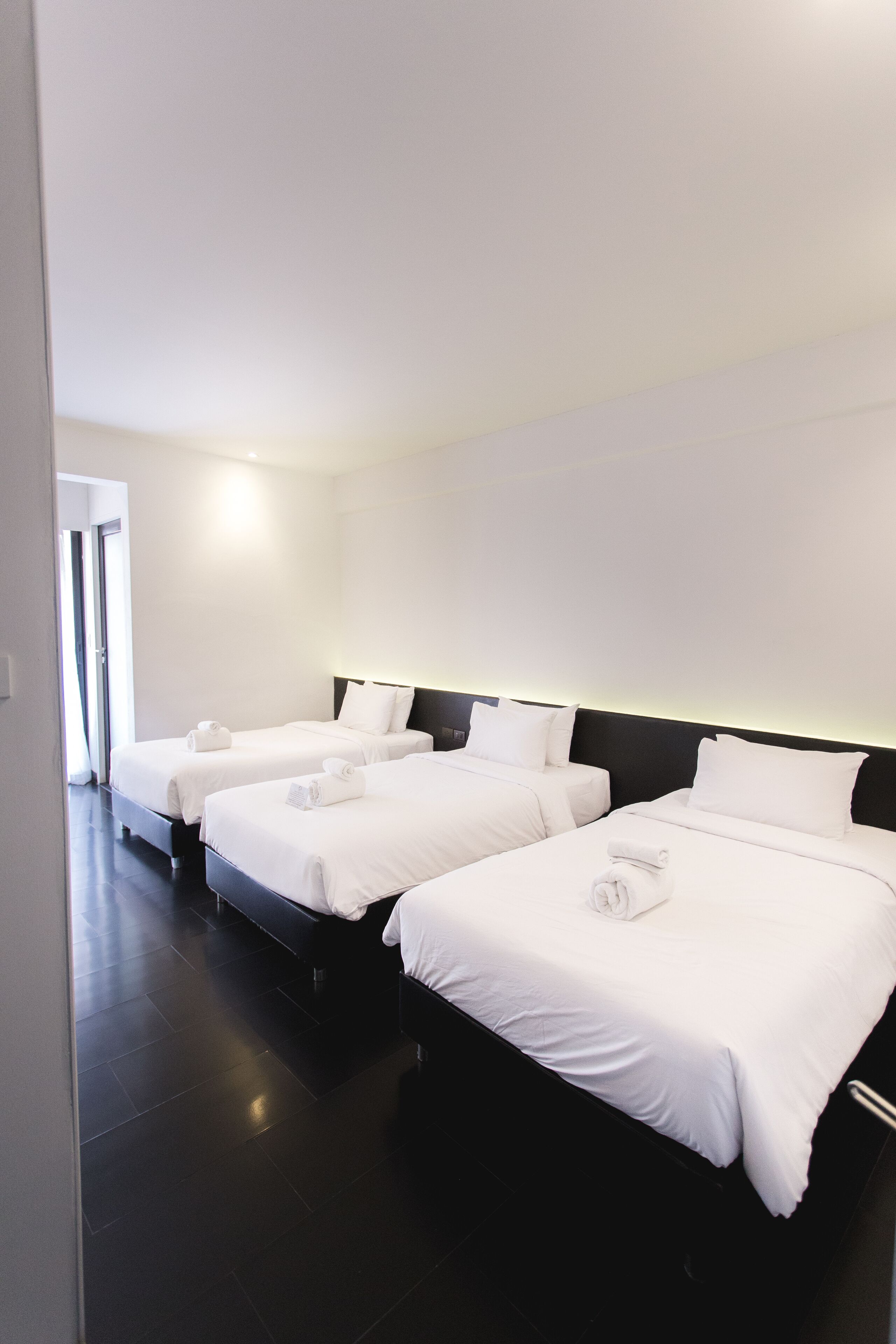 standard triple room | 1 bedroom, free minibar, in-room safe, desk