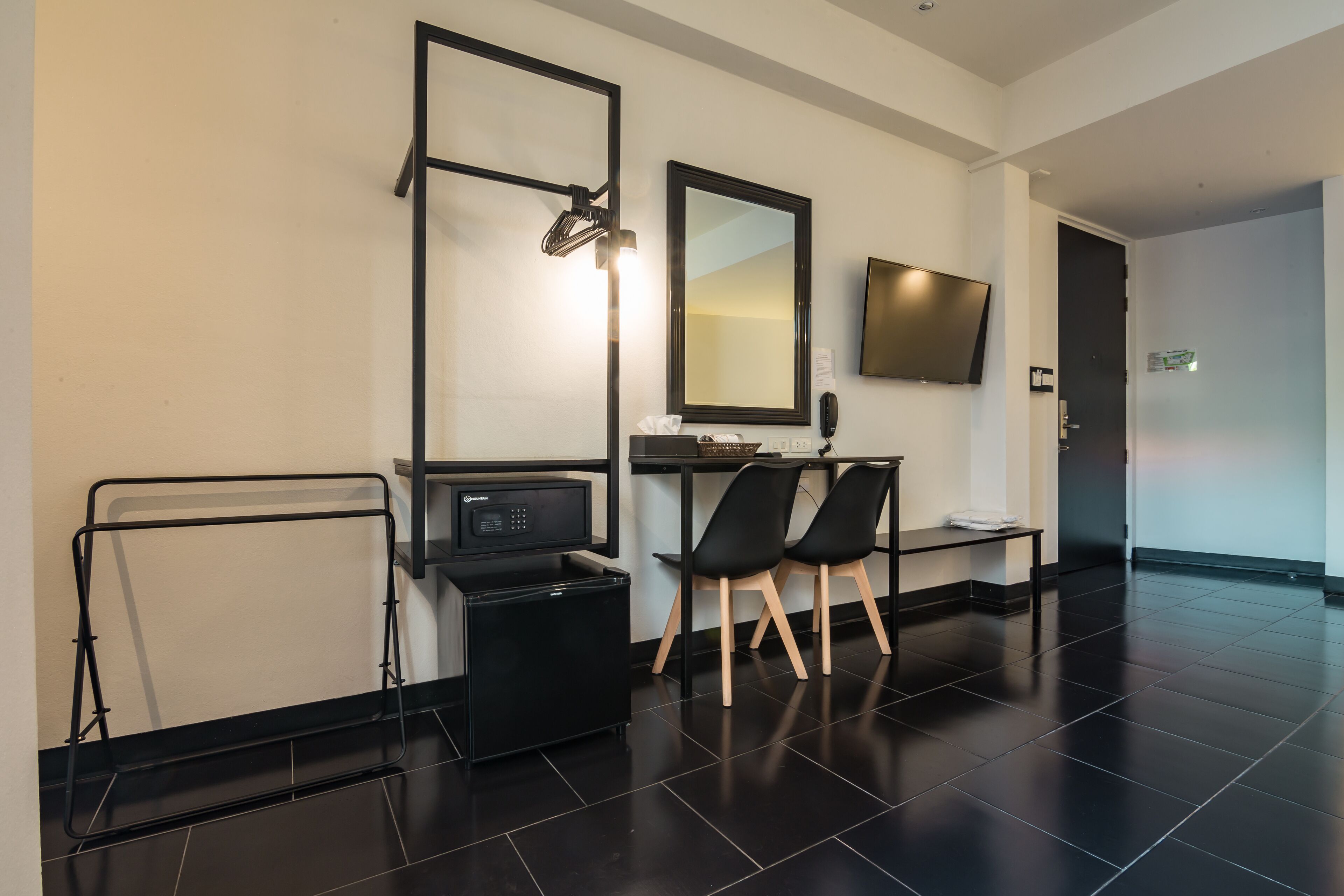 standard quadruple room | 1 bedroom, free minibar, in-room safe, desk