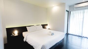 Standard Double Room | Free minibar, in-room safe, desk, blackout curtains