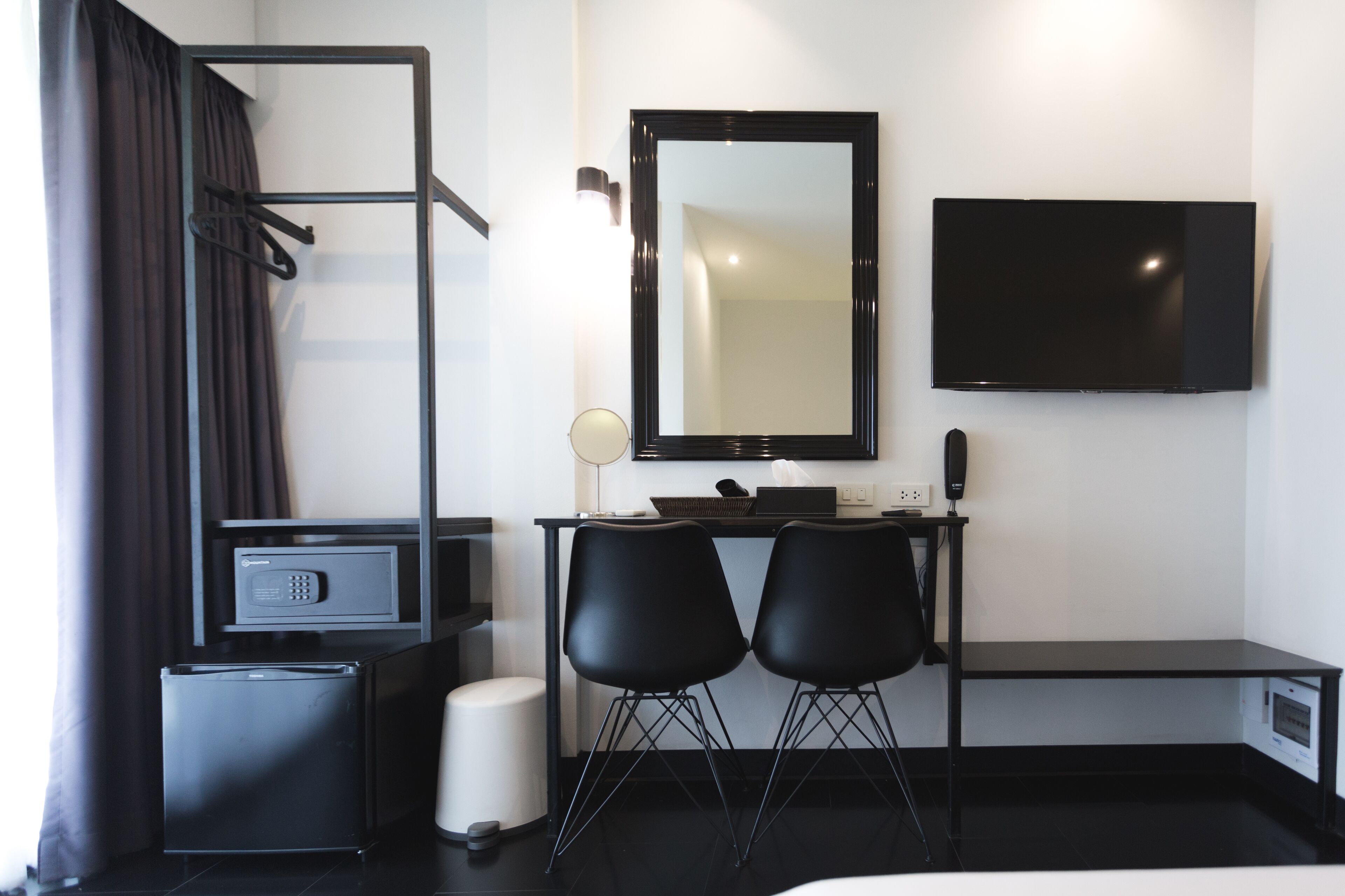 standard double room | 1 bedroom, free minibar, in-room safe, desk