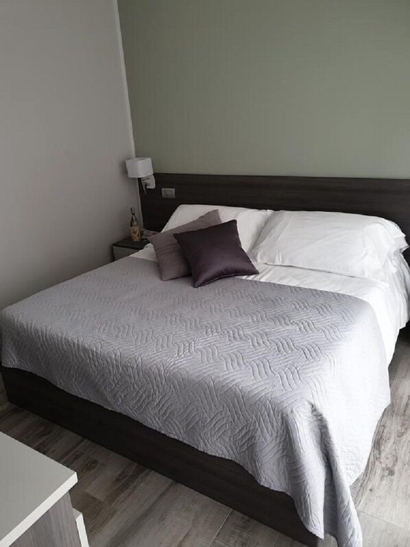 Minibar, desk, soundproofing, cots/infant beds