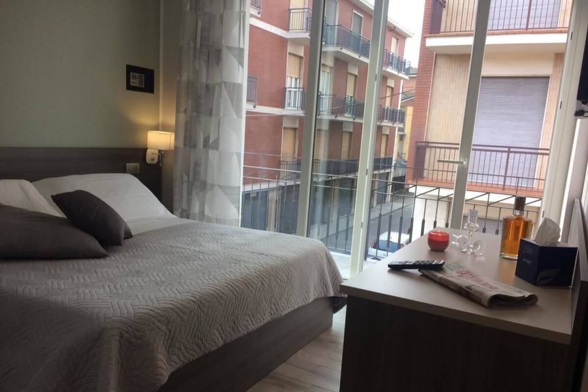Minibar, desk, soundproofing, cots/infant beds