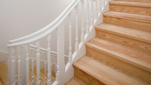 A spiral staircase with white balusters and wooden steps. - Liiiving In Porto - Downtown Luxury Apartment 3R (Porto)