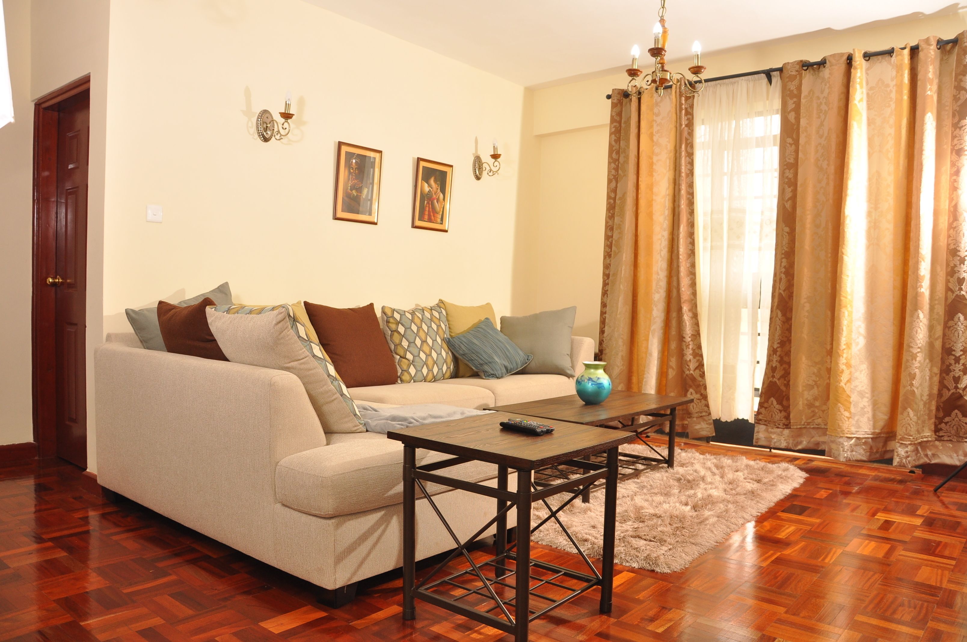 Comfort Apartment, 1 Queen Bed, Non Smoking | Living room | 40-inch TV with satellite channels, Netflix, streaming services