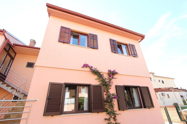 บริเวณภายนอก