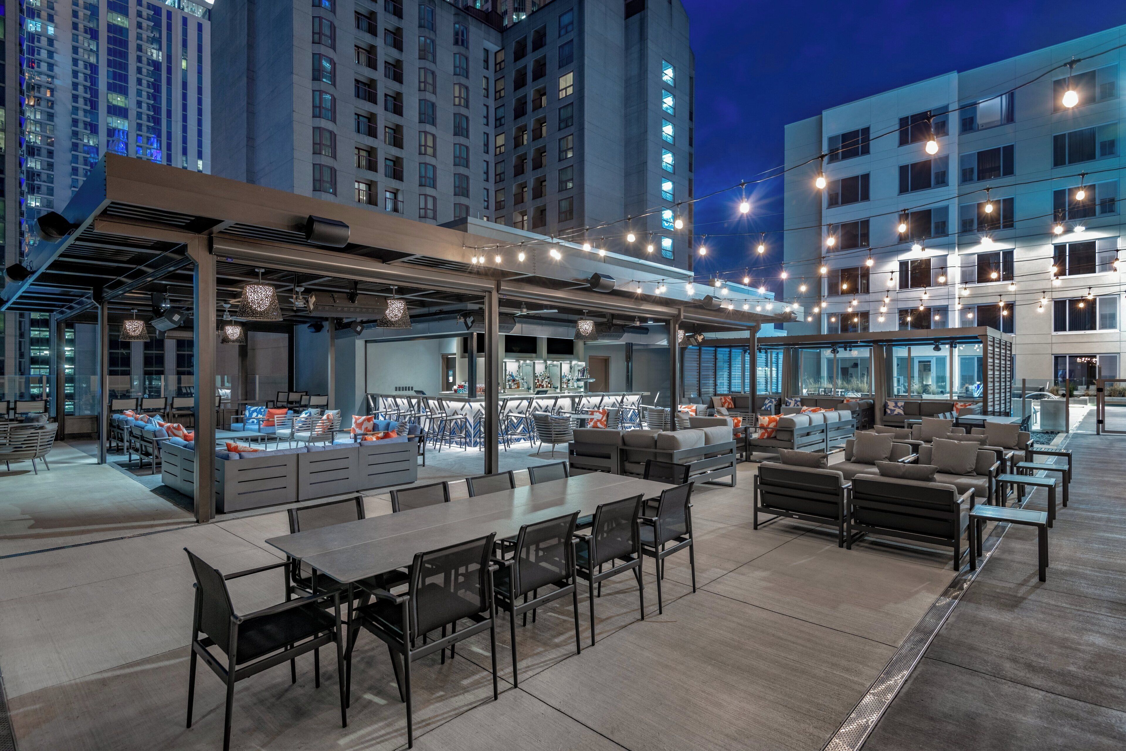 2 bars/lounges, rooftop bar