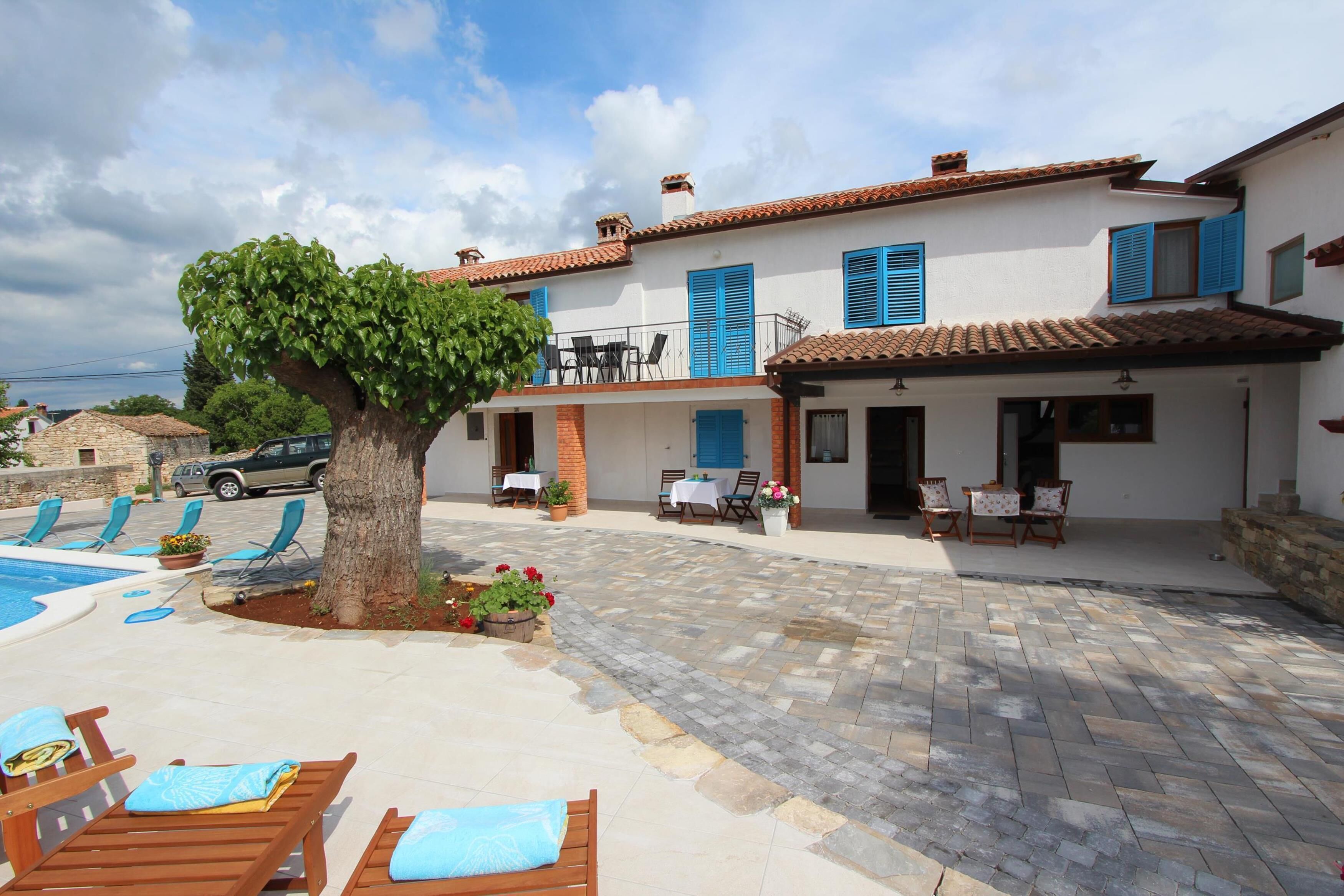 Seasonal outdoor pool, sun loungers