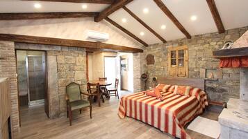 Studio | Living area | Flat-screen TV