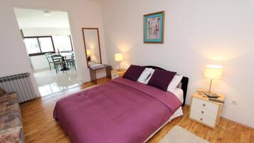 Estudio | 1 habitación, tabla de planchar con plancha, wifi gratis y ropa de cama