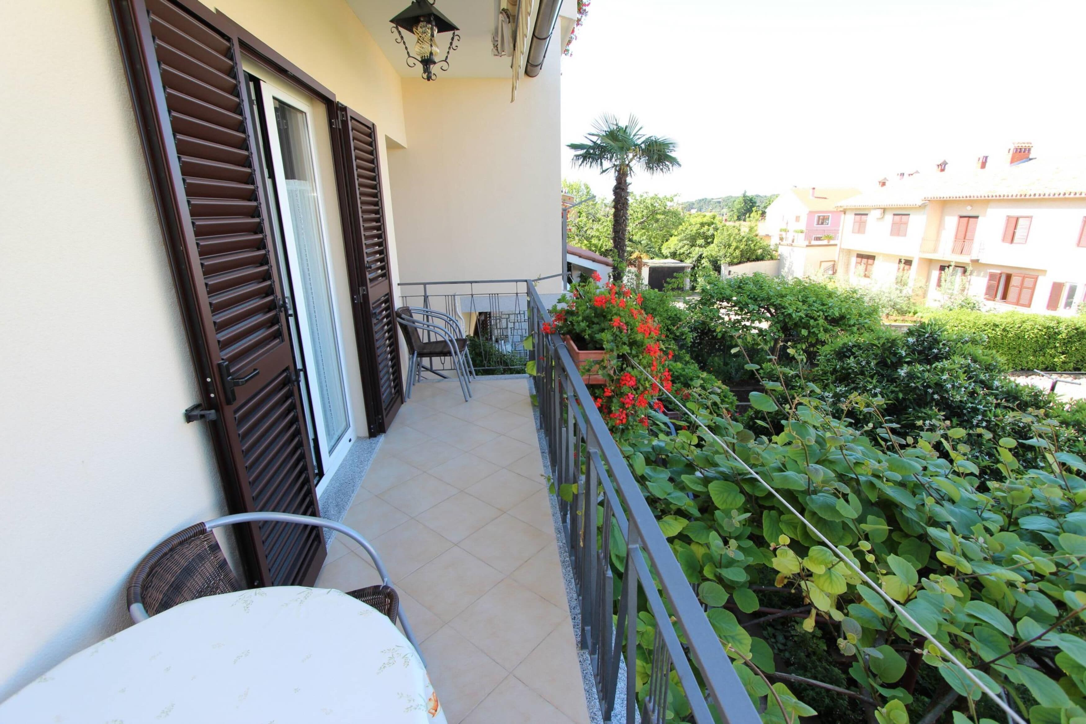 Lägenhet - 2 sovrum - balkong (1st Floor) | Balkong