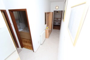 公寓, 2 間臥室, 露台 (1st Floor) | 1 間睡房、熨斗/熨衫板、免費 Wi-Fi、床單