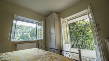Double Room | Premium bedding, desk, rollaway beds, free WiFi