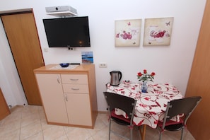 Double Room with Terrrace | Free WiFi, bed sheets