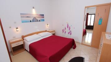 Double Room with Terrrace | Kostenloses WLAN, Bettwäsche