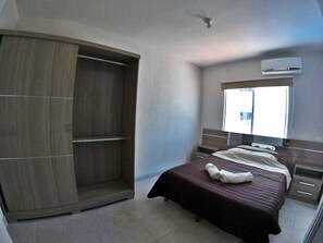House, 2 Bedrooms | 2 bedrooms, blackout drapes, iron/ironing board, free WiFi