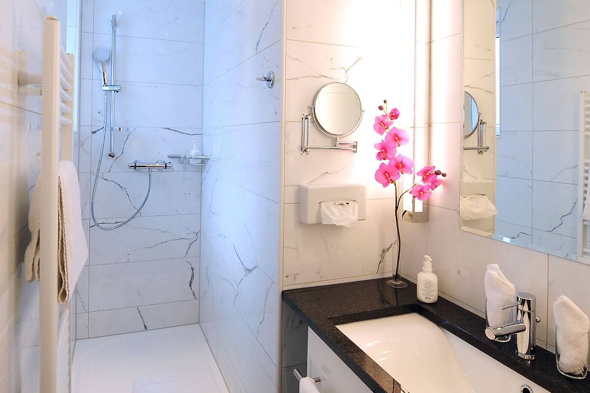 double room | bathroom | bathrobes, towels