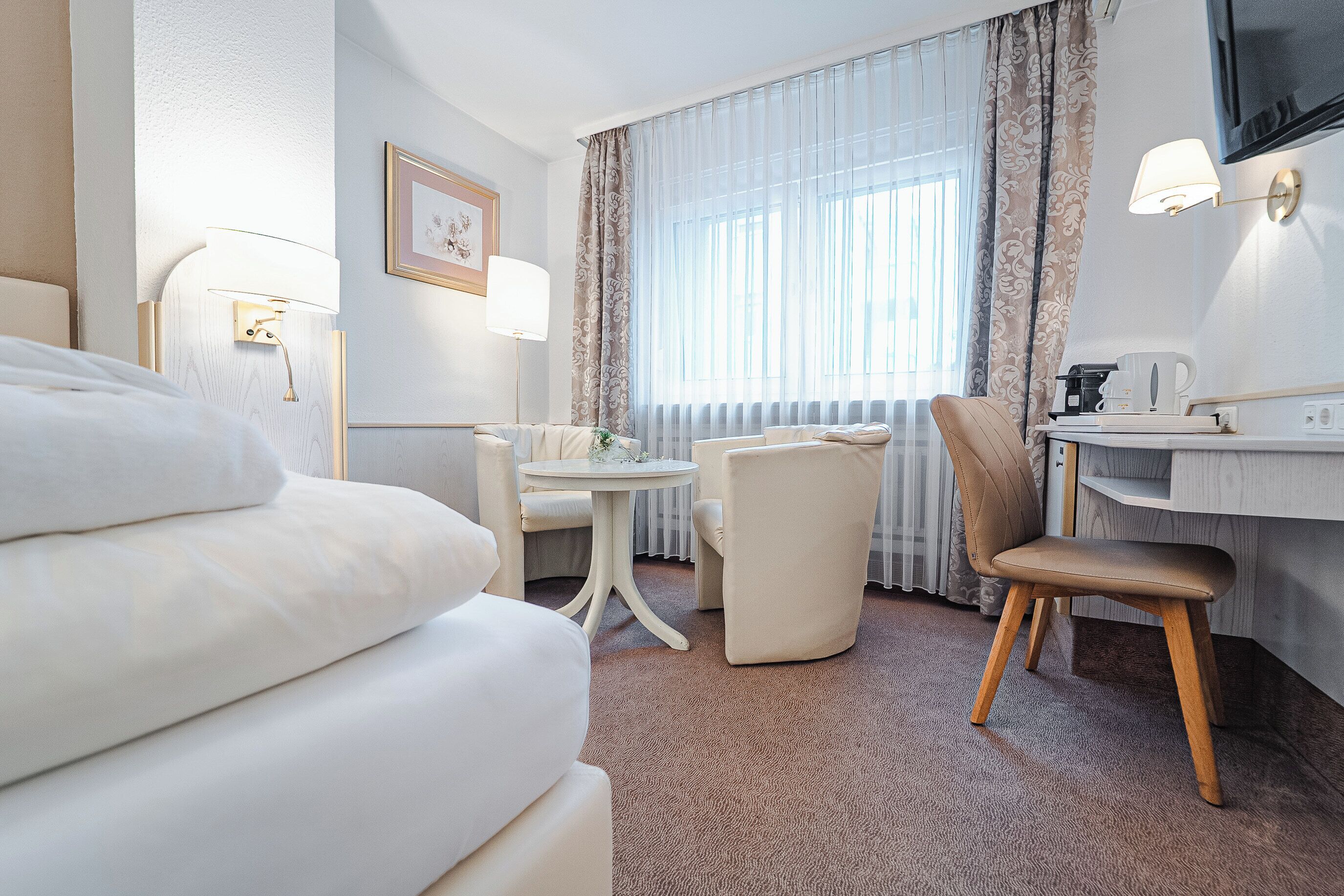 double room | minibar, in-room safe, desk, iron/ironing board