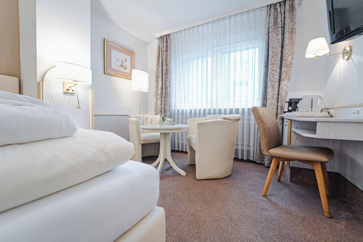 double room | minibar, in-room safe, desk, iron/ironing board