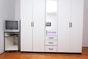 Double Room, Shared Bathroom | Iron/ironing board, free WiFi, bed sheets - Guests House Sanja (Rovinj)