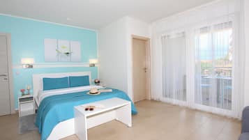 Studio, Balkon (4) | Wohnbereich | 40-Zoll-Flachbildfernseher mit Satellitenempfang, Fernseher