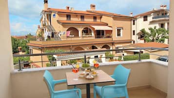 Studio, parveke (4) | Terassi/patio