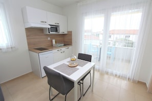 Studio, balcon (1) | Cuisine privée
