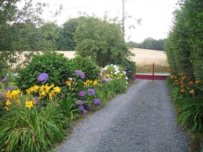Property entrance - Le Petit Clos (Vire-Normandie)