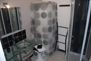 Habitación doble | Baño | Secador de pelo y toallas