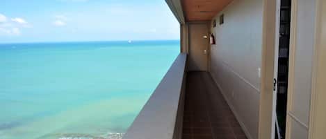 Estúdio conforto, 1 cama Queen, para não fumantes, vista para a praia | Vista para praia/oceano