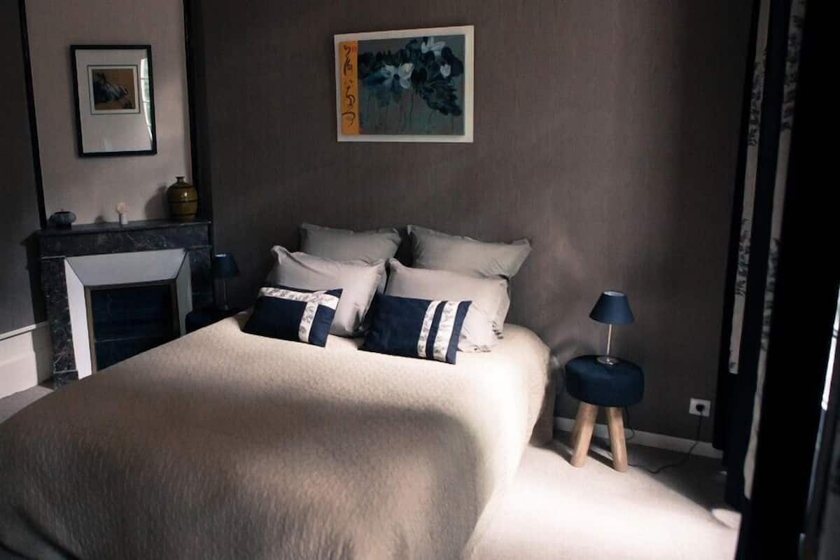 Suite, Non Smoking (Envie d'Ailleurs) | Individually decorated, individually furnished, iron/ironing board