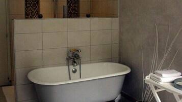 Suite, Non Smoking (La Suite Lillet) | Deep-soaking bathtub