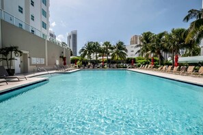 Pool - Le Marina Bay PH3 STR-01487 (Sunny Isles Beach)