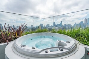Deluxe Apartment, 1 Bedroom | Jetted bathtub - Panoramic View From South Melbourne Executive Pad (South Melbourne)