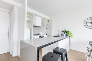 Deluxe Apartment, 1 Bedroom | Private kitchen - Panoramic View From South Melbourne Executive Pad (South Melbourne)