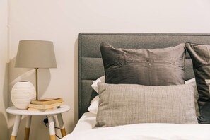 Deluxe Apartment, 1 Bedroom | 1 bedroom, in-room safe, iron/ironing board, free WiFi - Stylish Melbourne Pad with Pool, Gym & Parking (Melbourne)