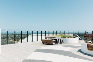 Terrace/patio - Stylish Melbourne Pad with Pool, Gym & Parking (Melbourne)