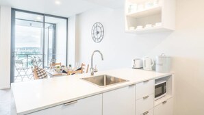 Unclassified image, 5 of 18, button - Cosy 1 Bedroom Apartment With Scenic View (South Brisbane)