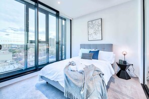 Room - Stunning Apartment + Infinity Pool & Gym (Fortitude Valley)